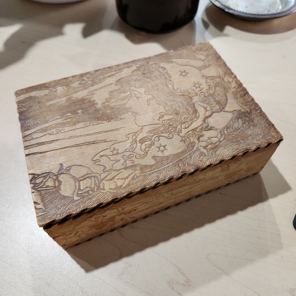 Ladies Pyrography Box - Picture 3 of 4